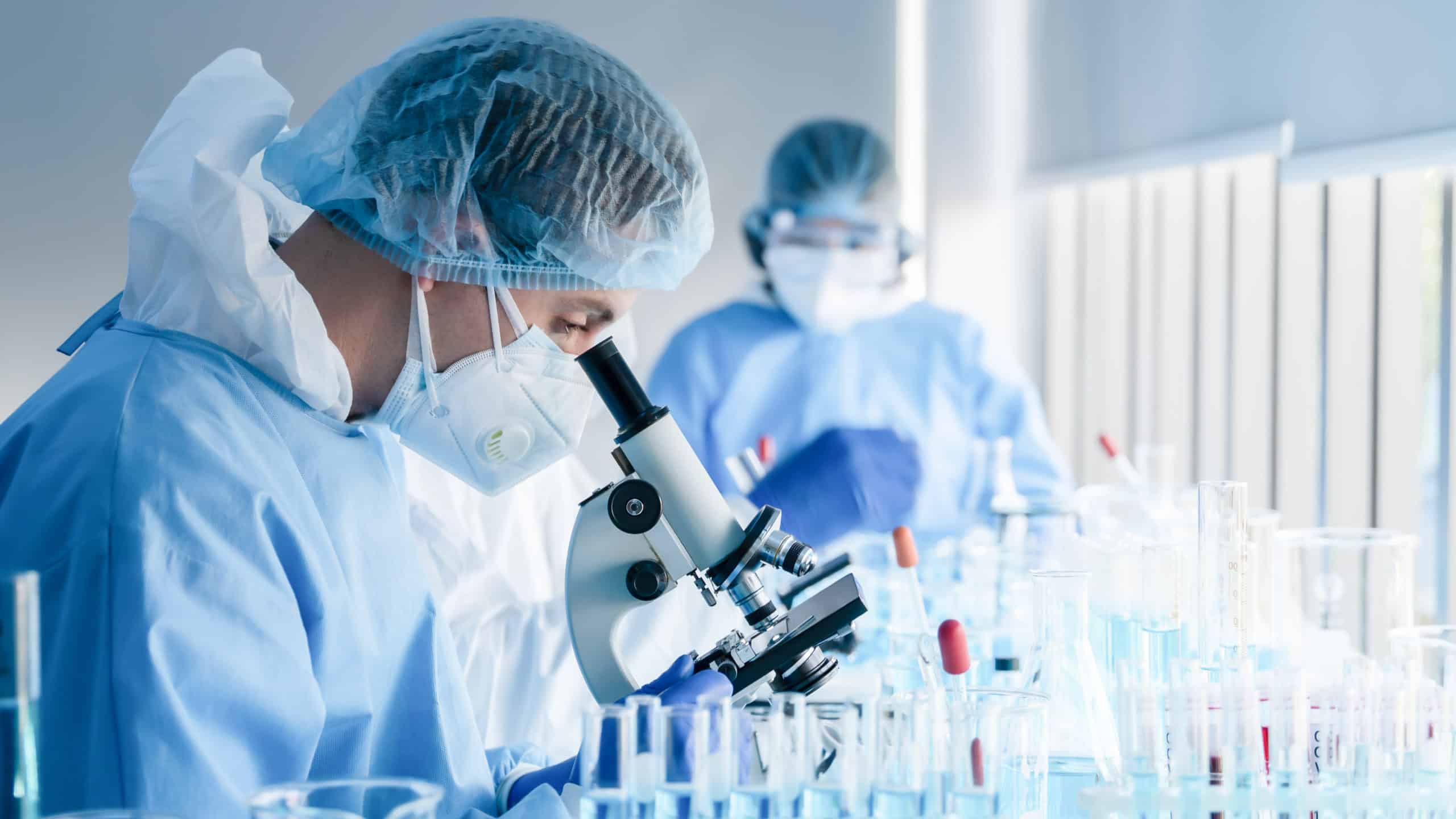 Medical students studying laboratory tests – BMLT vs Allied Health Courses
